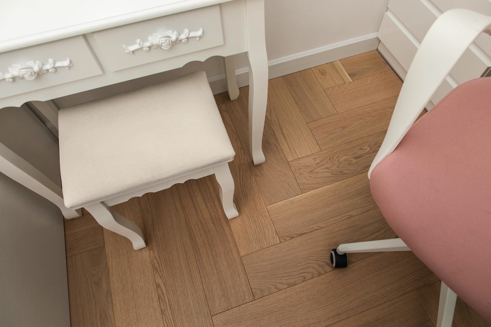 Idealne połączenie ściany z podłogą